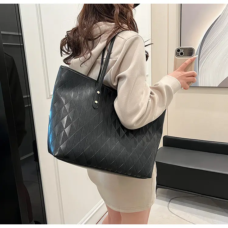 White Underarm Bag 2024 Daily Commute Shoulder Tote — feature 34