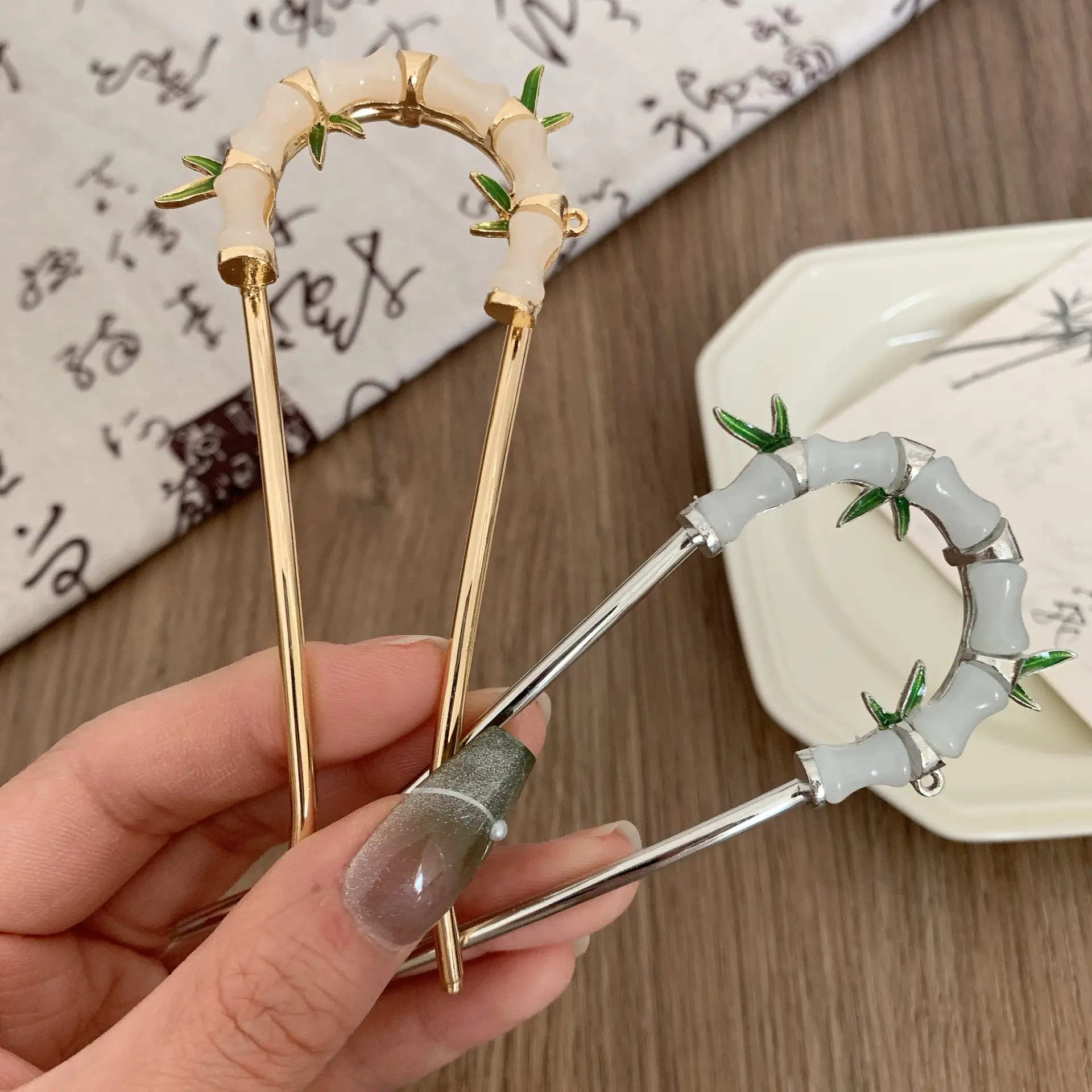 Women's U-shaped Hairpin with Bamboo Green Handles — feature 12