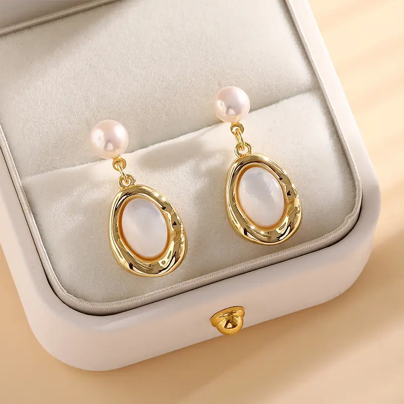 18k Gold Pearl Earrings Pea Design — feature 7