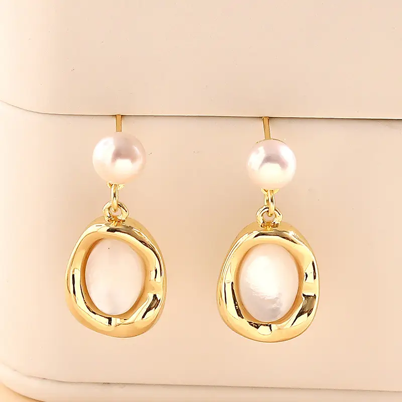 18k Gold Pearl Earrings Pea Design — feature 8