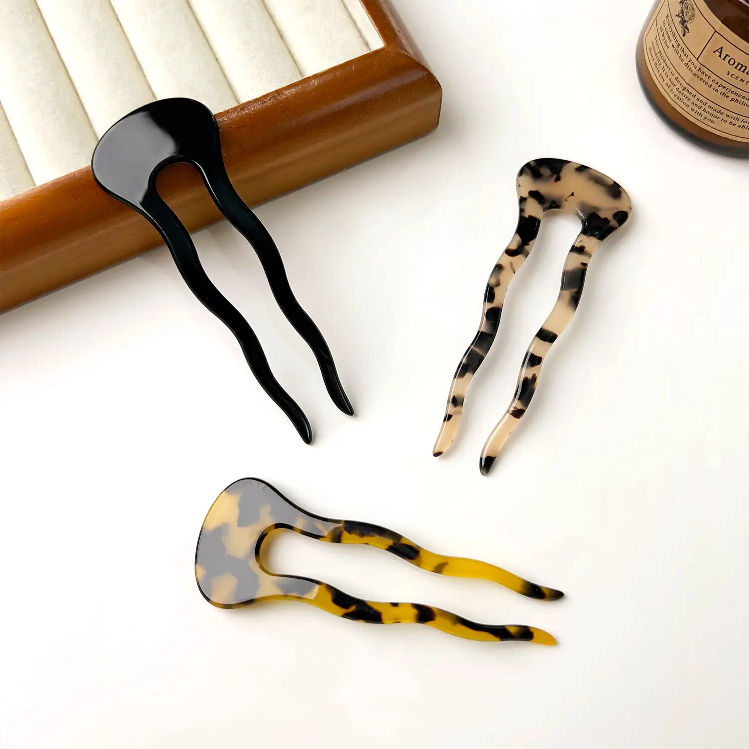Ins High-end U-Shape Acetic Acid Hairpin Black — feature 7