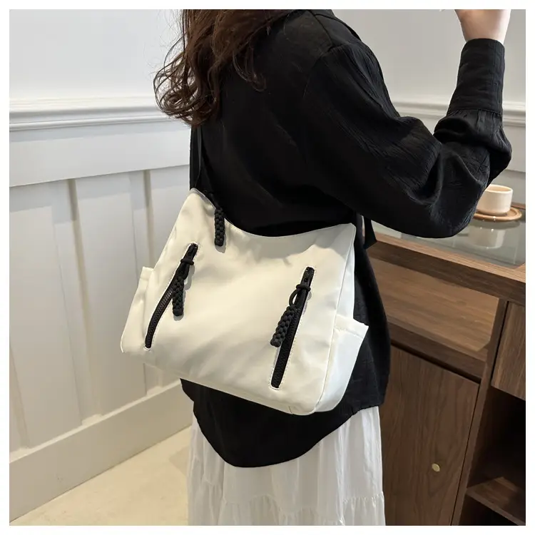 Black Large Capacity Casual Shoulder Crossbody Bag 2024 — feature 10