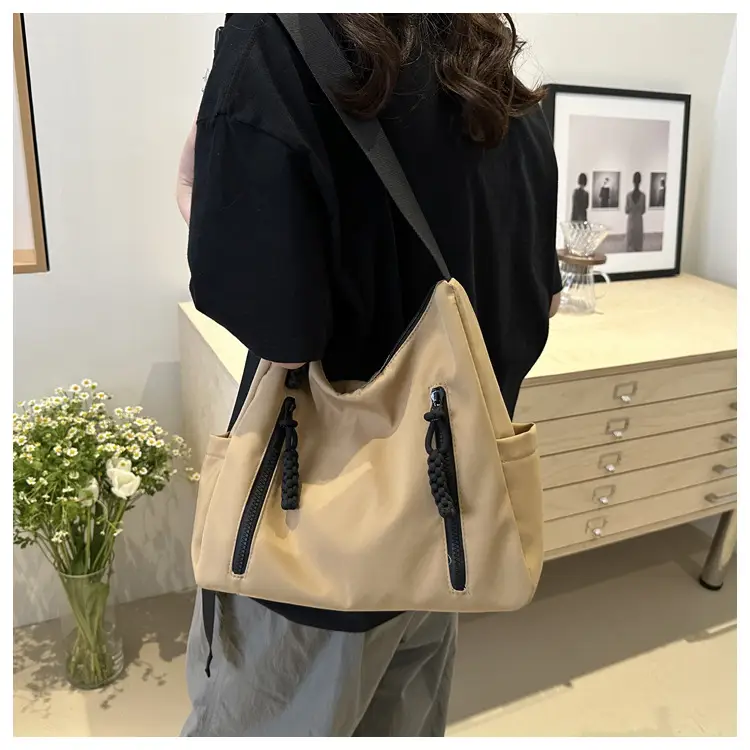 Black Large Capacity Casual Shoulder Crossbody Bag 2024 — feature 16
