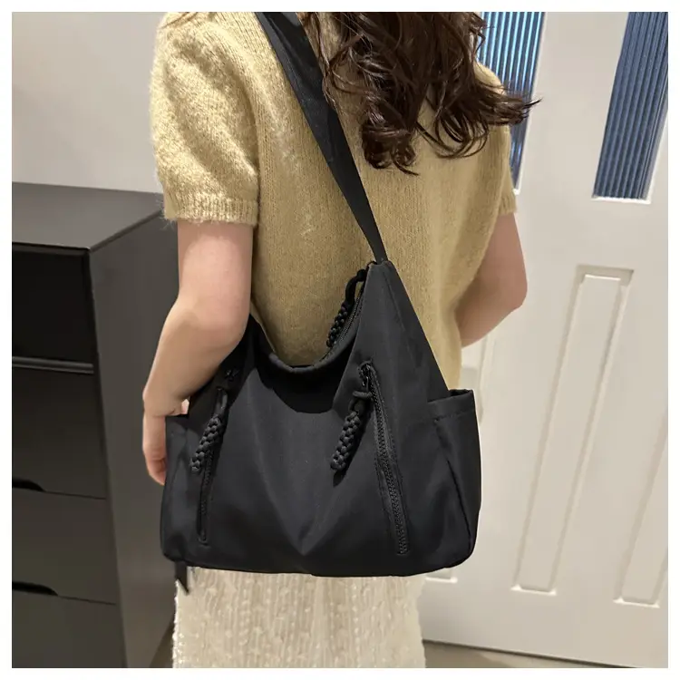 Black Large Capacity Casual Shoulder Crossbody Bag 2024 — feature 18