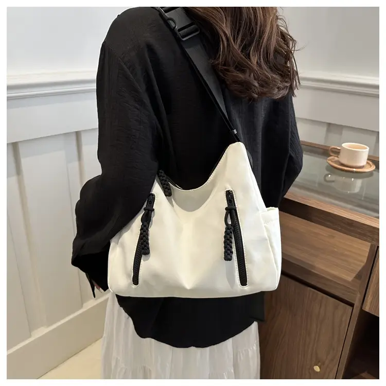 Black Large Capacity Casual Shoulder Crossbody Bag 2024 — feature 8