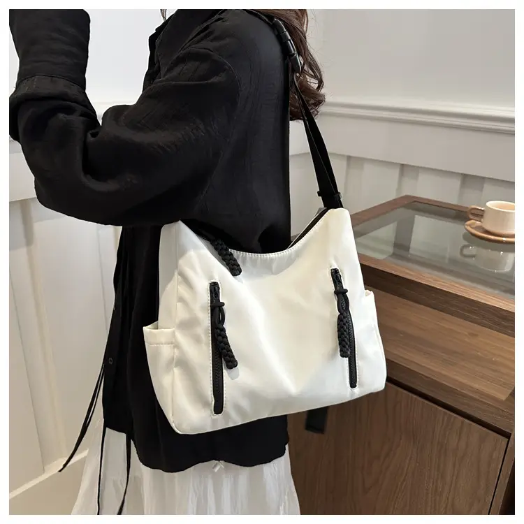 Black Large Capacity Casual Shoulder Crossbody Bag 2024 — feature 9