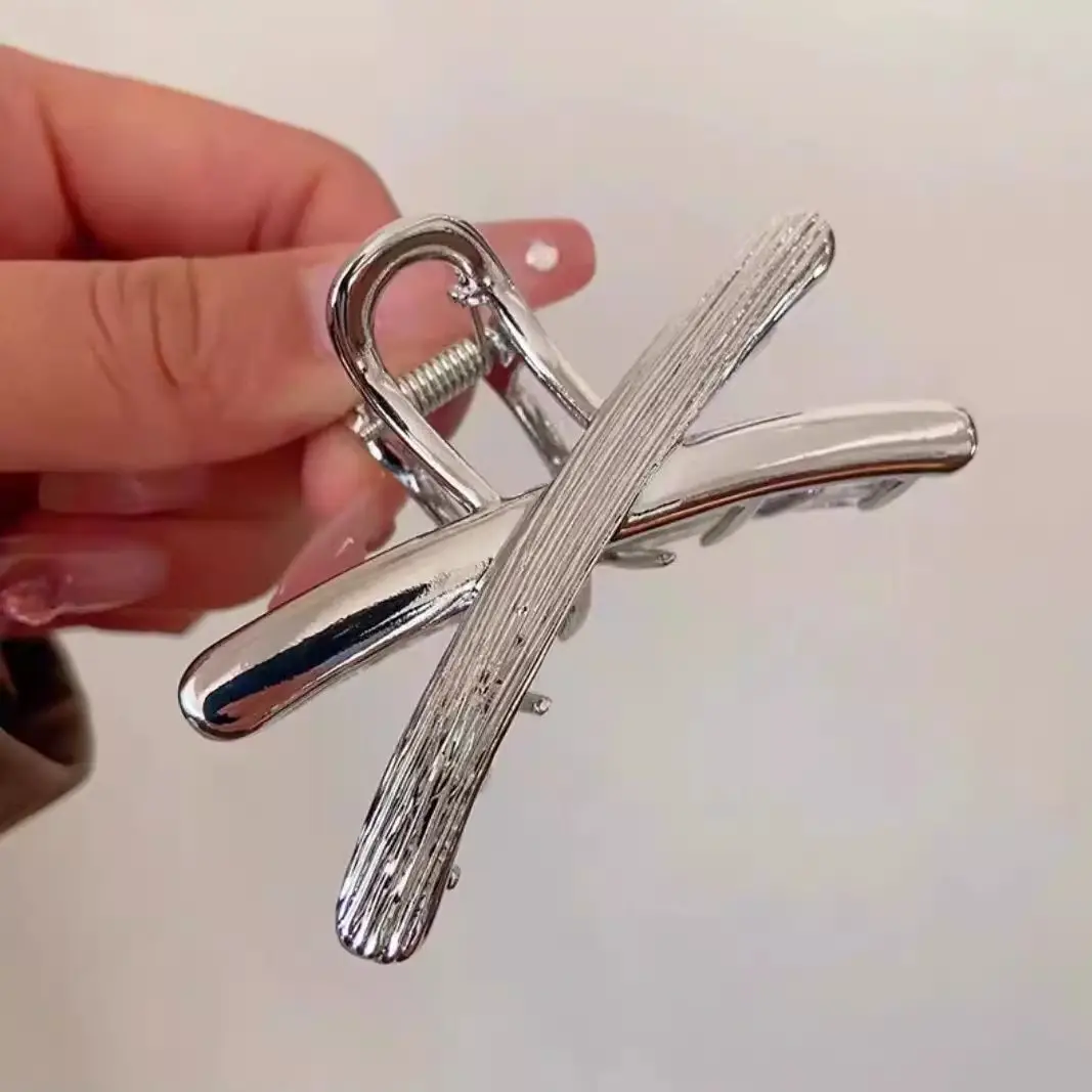 2024 Metal Cross Hair Clip for Women Elegant Back Clip — feature 2