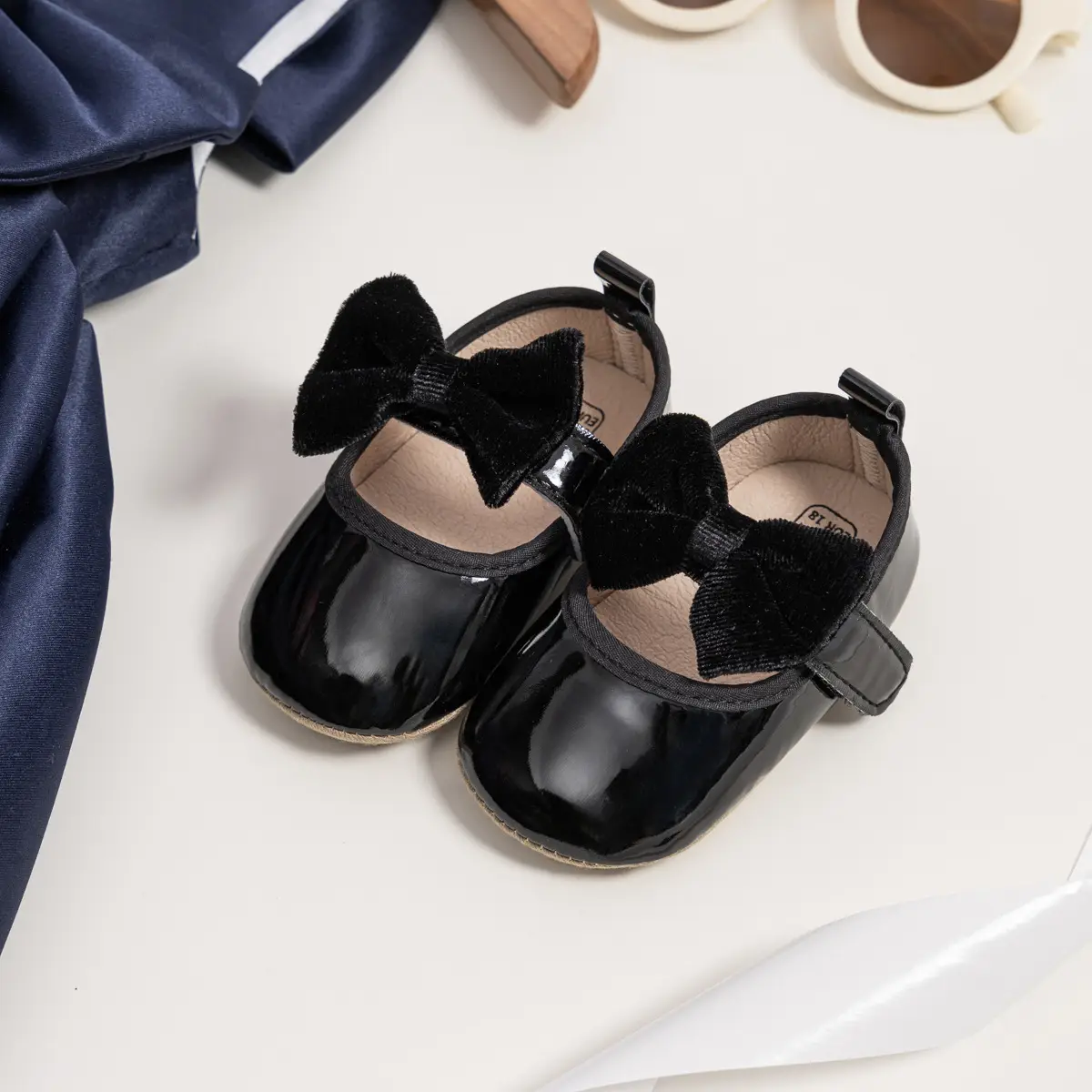 2024 New Baby Shoes Red Black Bow Soft Rubber Bottom