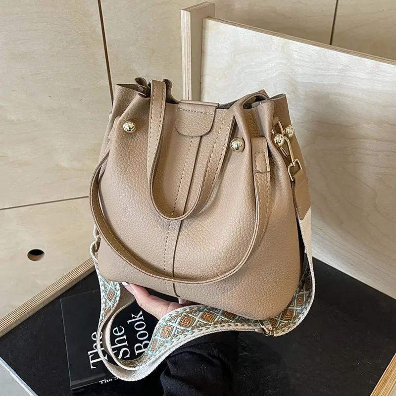 Black Korean Style Bucket Bag for Women - Image 4