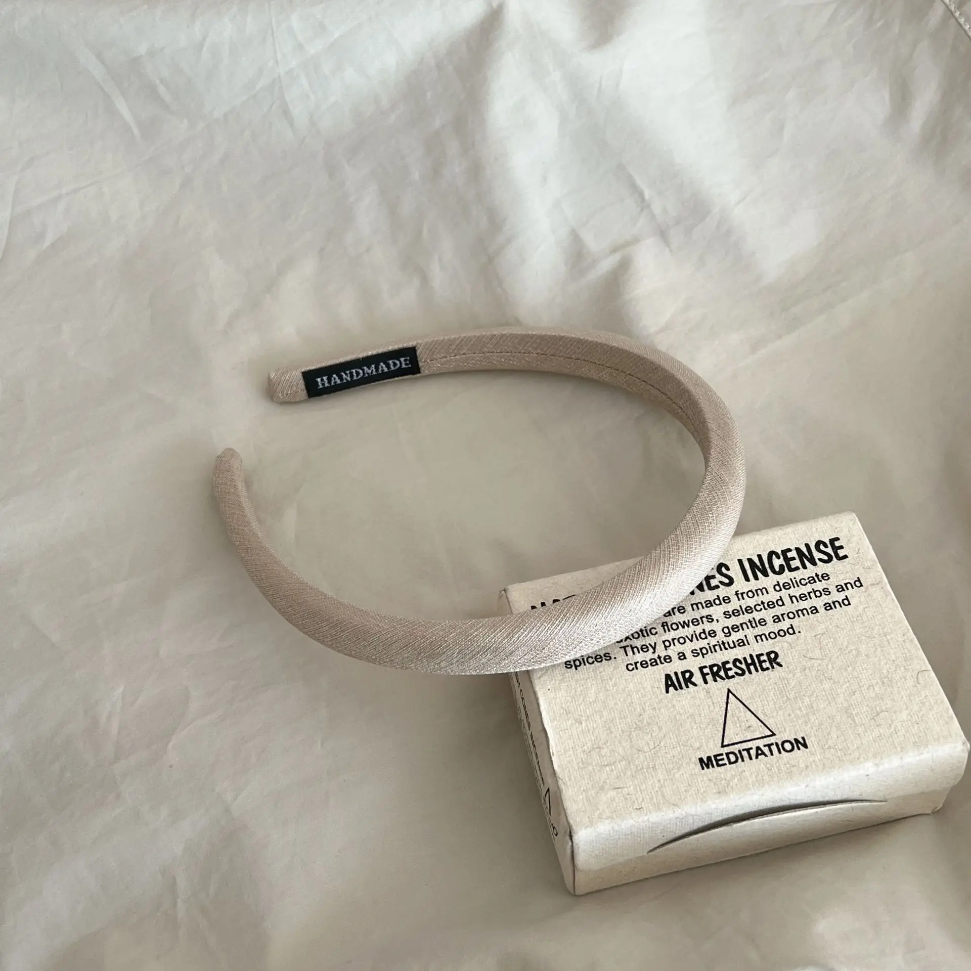 French Style White Hair Hoop for Women - Image 3