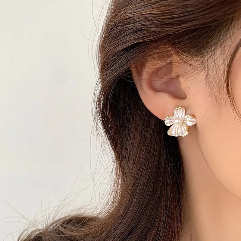 Romantic Five-Petal Pearl Earrings Sweet Painted Glaze — feature 4
