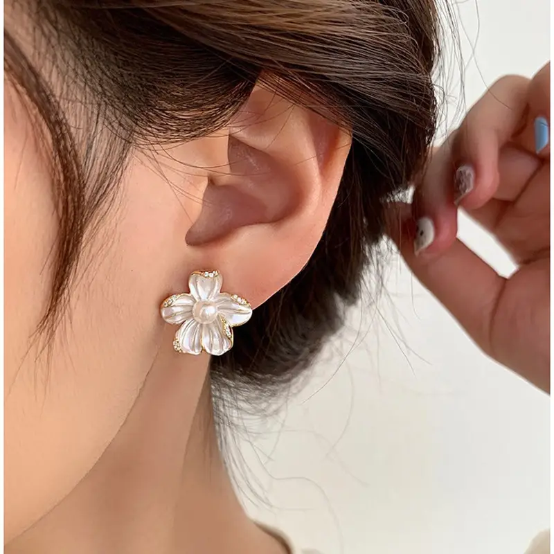 Romantic Five-Petal Pearl Earrings Sweet Painted Glaze — feature 5