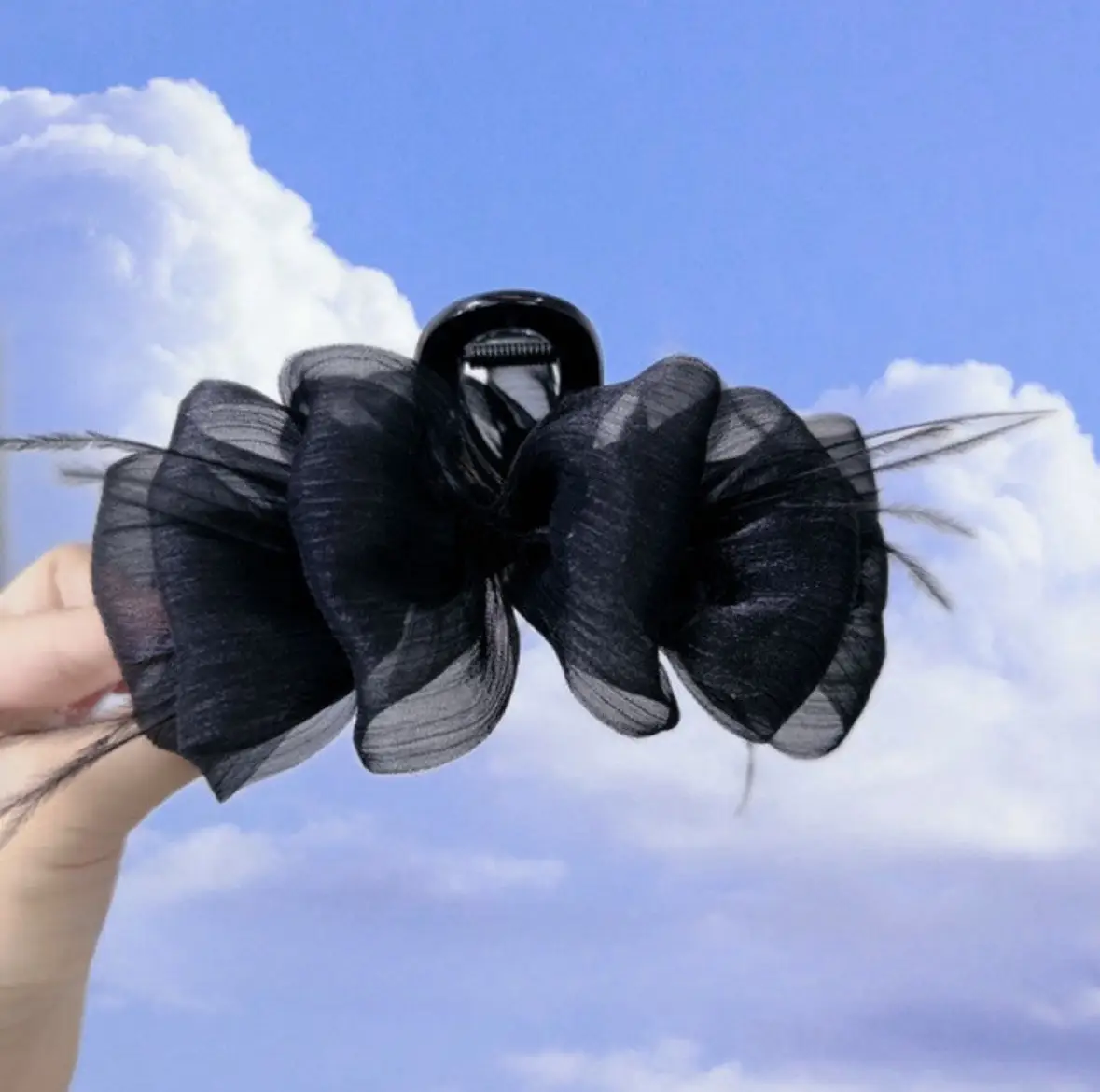Black Feather Cloud Bubble Hair Clip for Women — feature 2