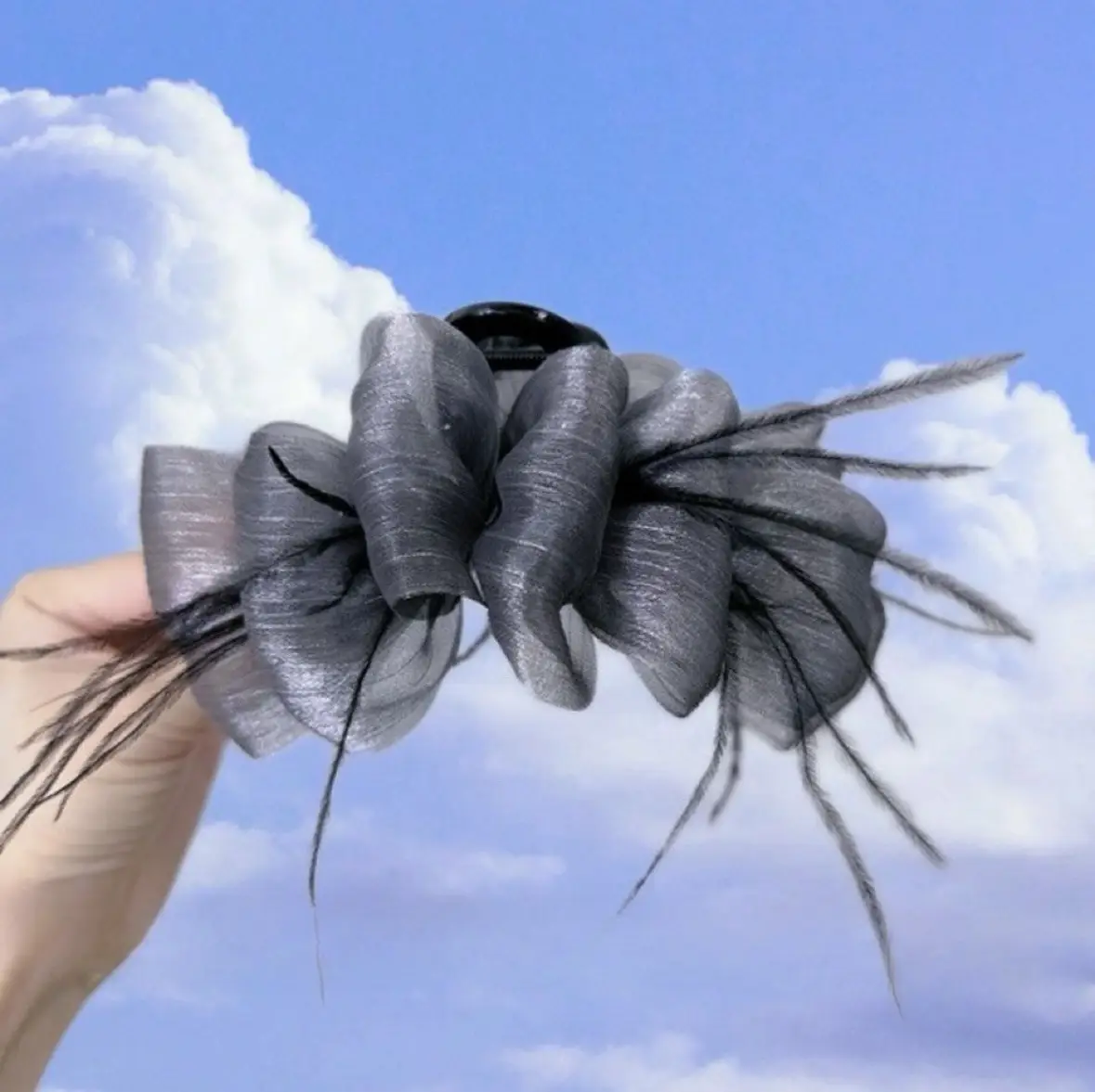 Black Feather Cloud Bubble Hair Clip for Women — feature 3