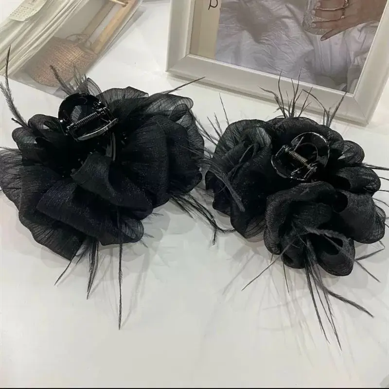 Black Feather Cloud Bubble Hair Clip for Women — feature 5