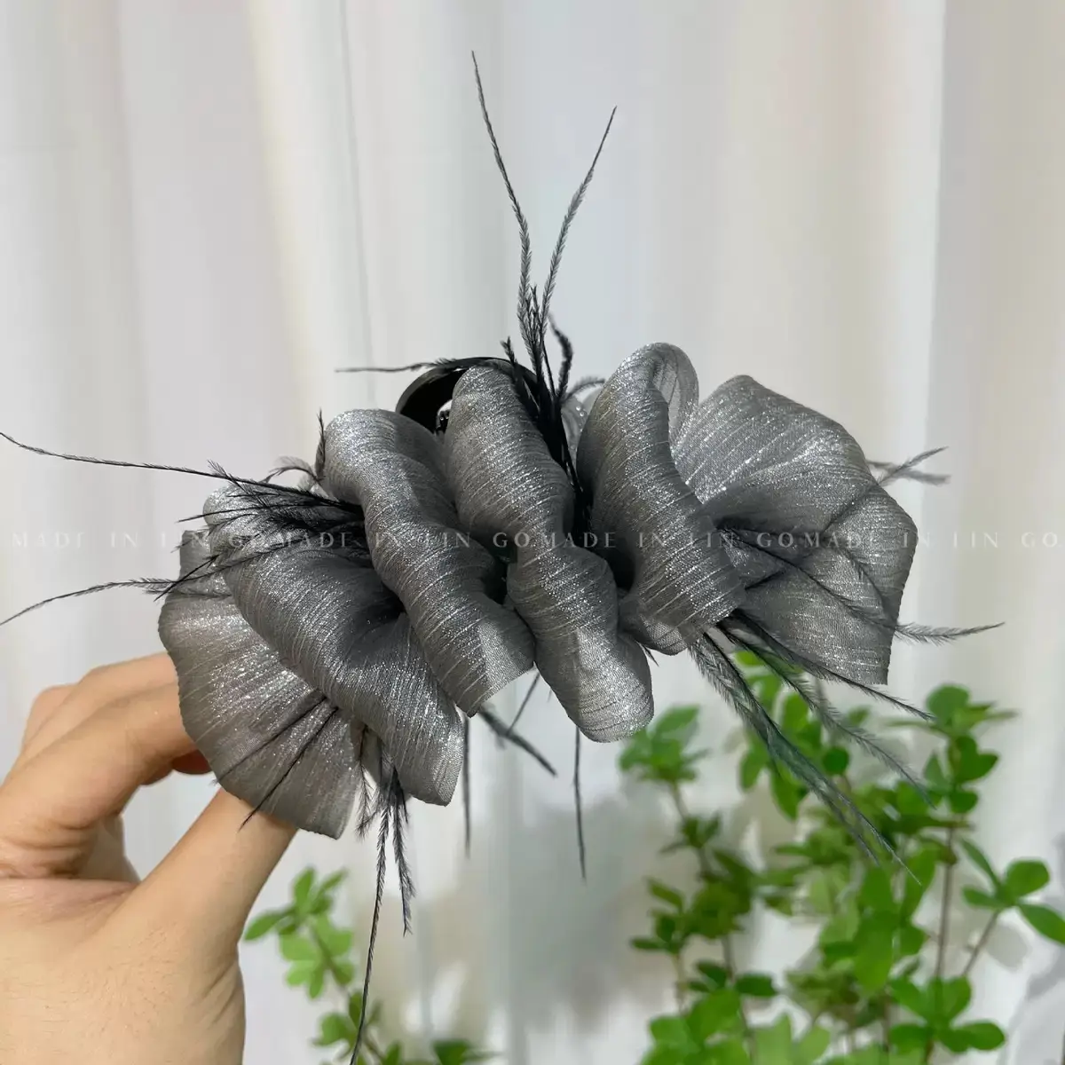 Black Feather Cloud Bubble Hair Clip for Women - Image 4