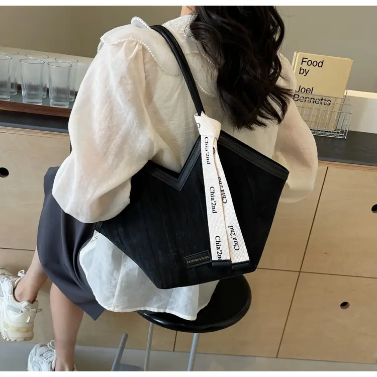Black Casual Shoulder Bag for Women 2024 — feature 17