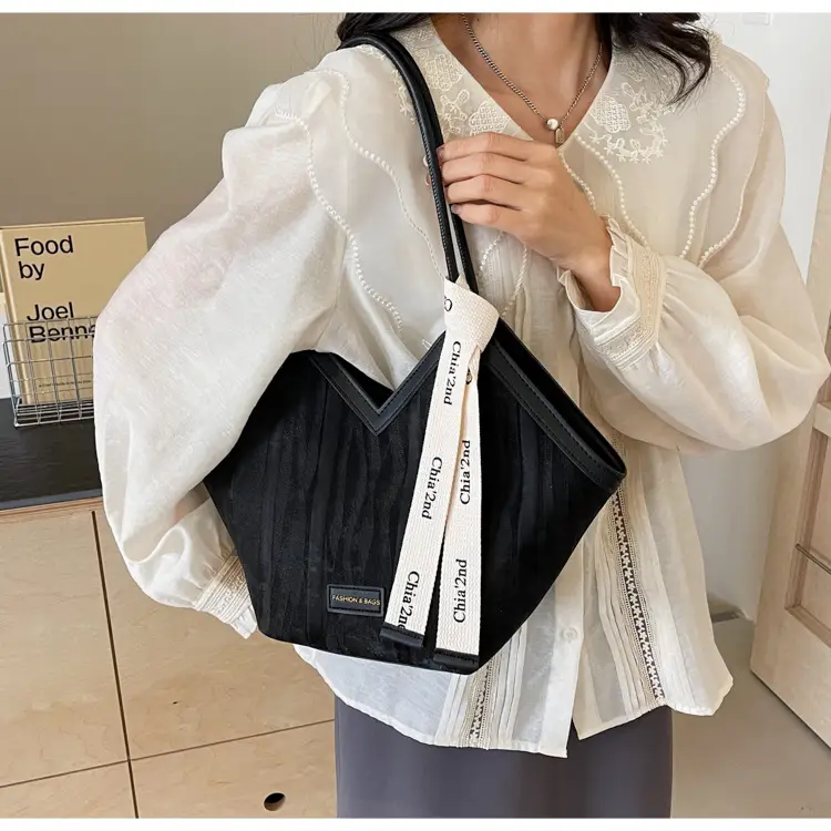 Black Casual Shoulder Bag for Women 2024 — feature 19