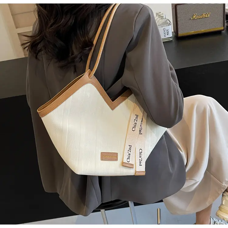 Black Casual Shoulder Bag for Women 2024 — feature 21