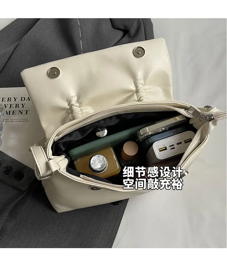Women's Silver Bow Crossbody Bag 2026 — feature 17