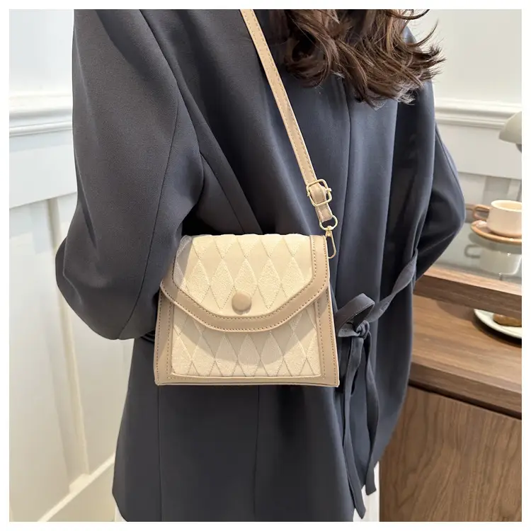 Women's Rhombic Shoulder Bag Black Beige 2024 Spring - Image 6