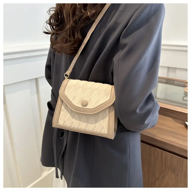 Women's Rhombic Shoulder Bag Black Beige 2024 Spring — feature 10