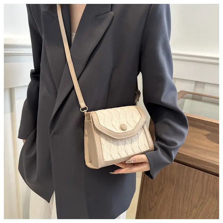 Women's Rhombic Shoulder Bag Black Beige 2024 Spring — feature 13