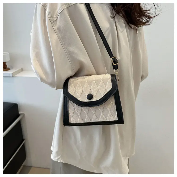 Women's Rhombic Shoulder Bag Black Beige 2024 Spring — feature 15