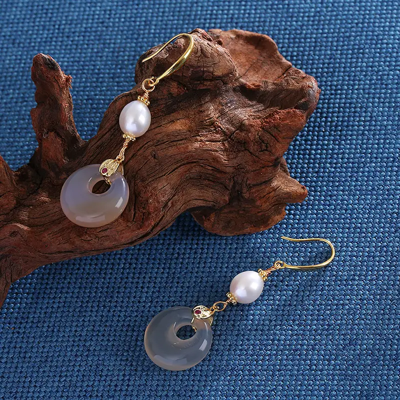 Vintage Pearl Earrings with Buckle Design — feature 6