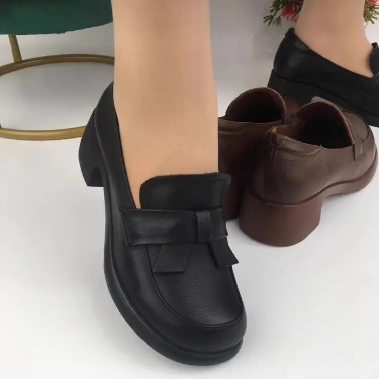 Women Leather Heeled Shoes Black Thick Mid-heel British Style — feature 1