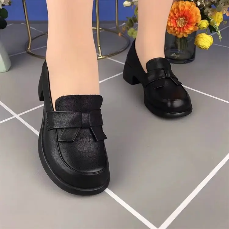 Women Leather Heeled Shoes Black Thick Mid-heel British Style — feature 2