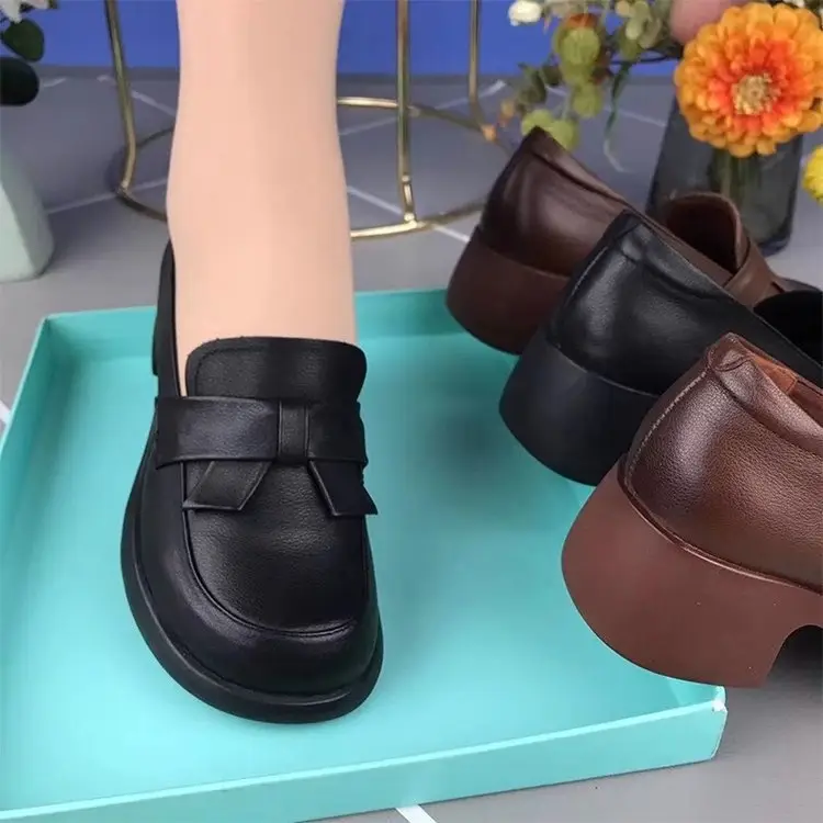 Women Leather Heeled Shoes Black Thick Mid-heel British Style — feature 3