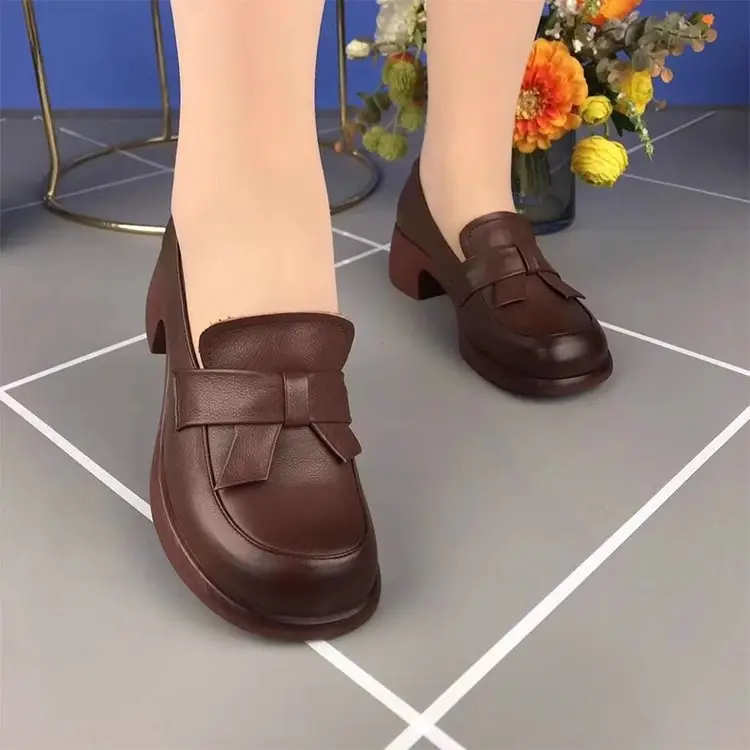 Women Leather Heeled Shoes Black Thick Mid-heel British Style — feature 4