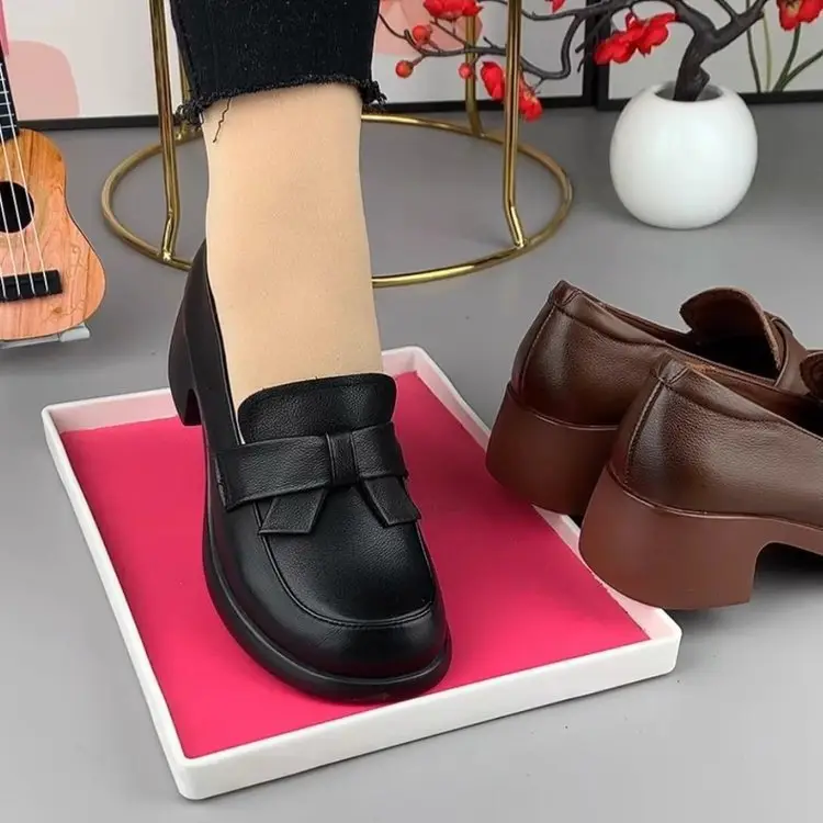 Women Leather Heeled Shoes Black Thick Mid-heel British Style — feature 5