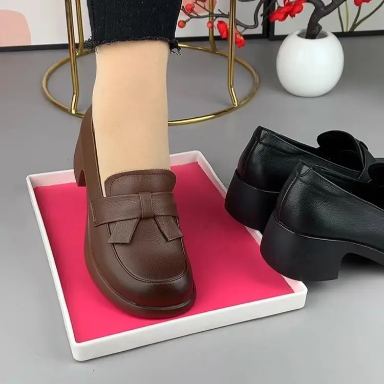 Women Leather Heeled Shoes Black Thick Mid-heel British Style — feature 7