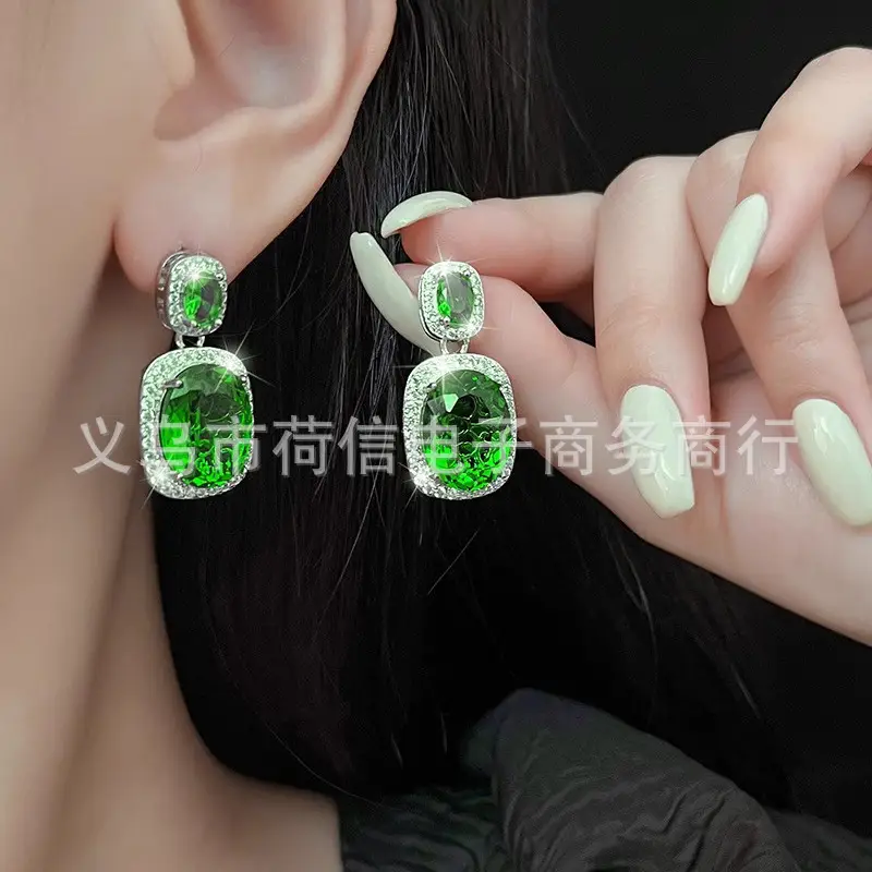 Green Crystal Treasure Ring for Women - Image 3