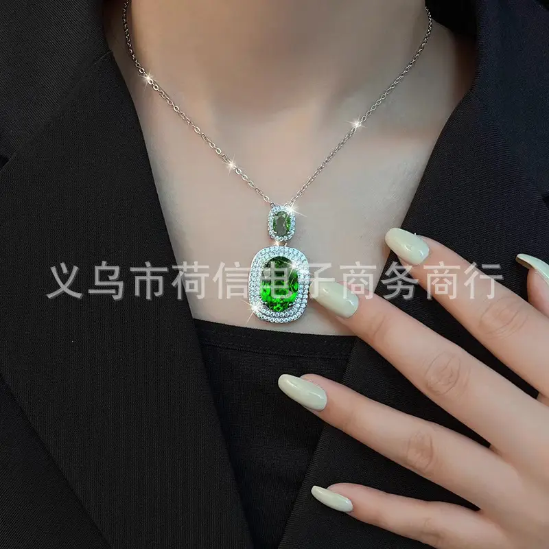 Green Crystal Treasure Ring for Women - Image 2