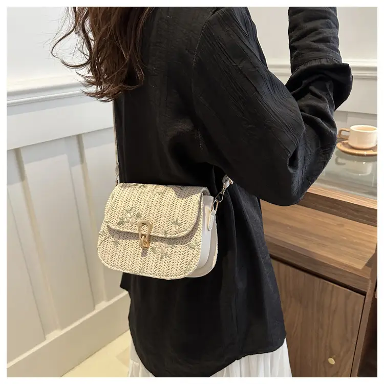 Korean Style Woven Lock Crossbody Bag 2024 — feature 10