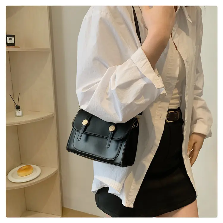 Black Retro Square Shoulder Bag 2024 Spring — feature 15