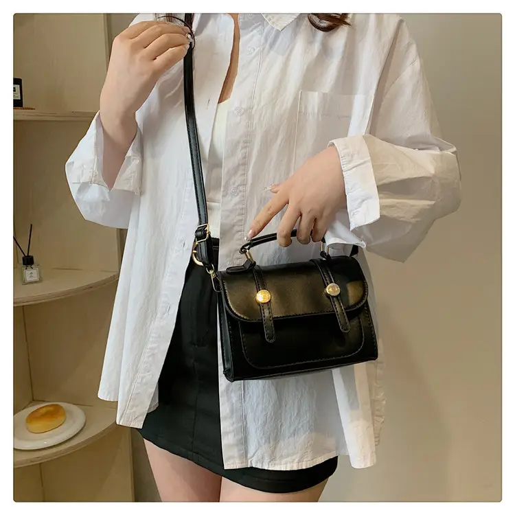 Black Retro Square Shoulder Bag 2024 Spring — feature 16