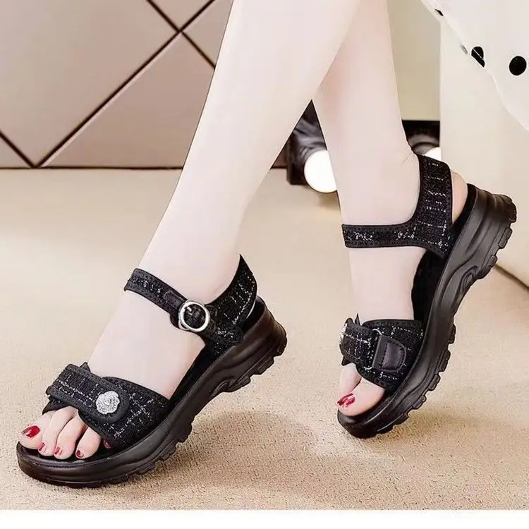 Thick-soled sandals and slippers for women's outdoor wear 2024 summer new style muffin beach shoes online popular thick-soled height-increasing slippers for women — feature 1