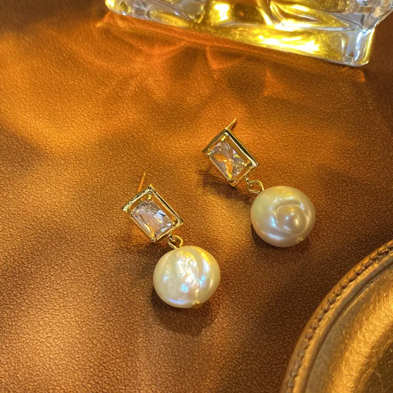 Copper Plated Pearl Earrings Gold Square Design — feature 4
