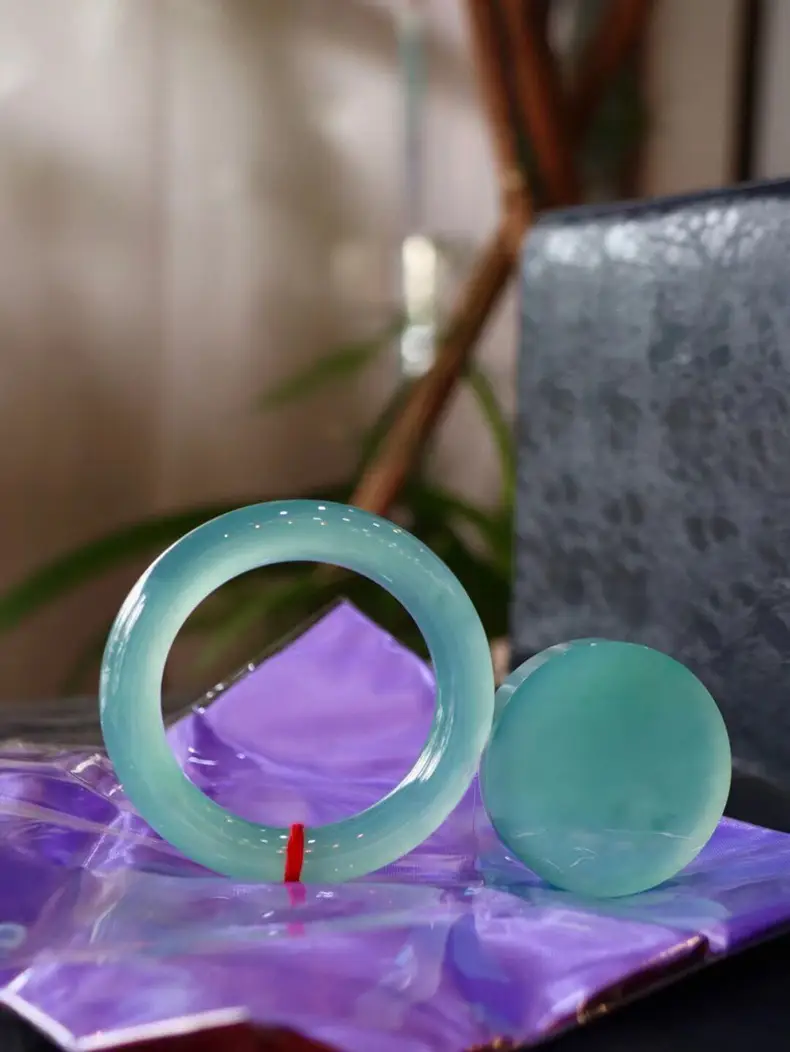 Burmese Treated Jade Ice Flower Bracelet Yang Green — feature 5