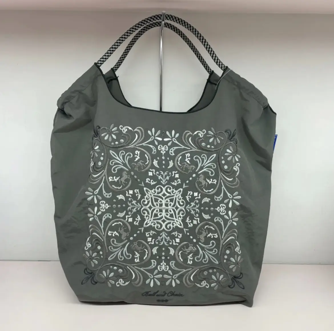 dark gray [flower vine]]