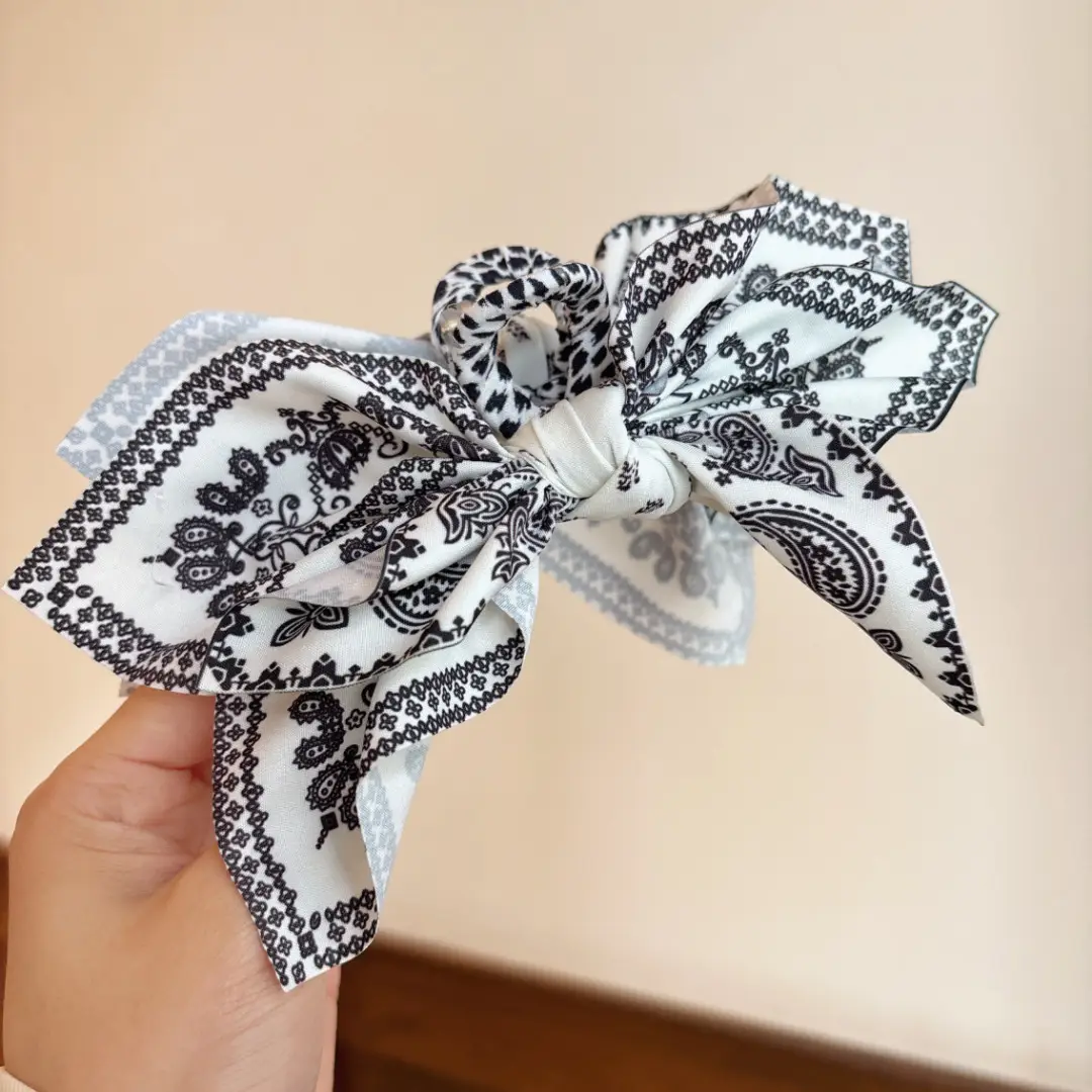 Vintage Paris Cashew Flower Bow Hairpin Clip — feature 15