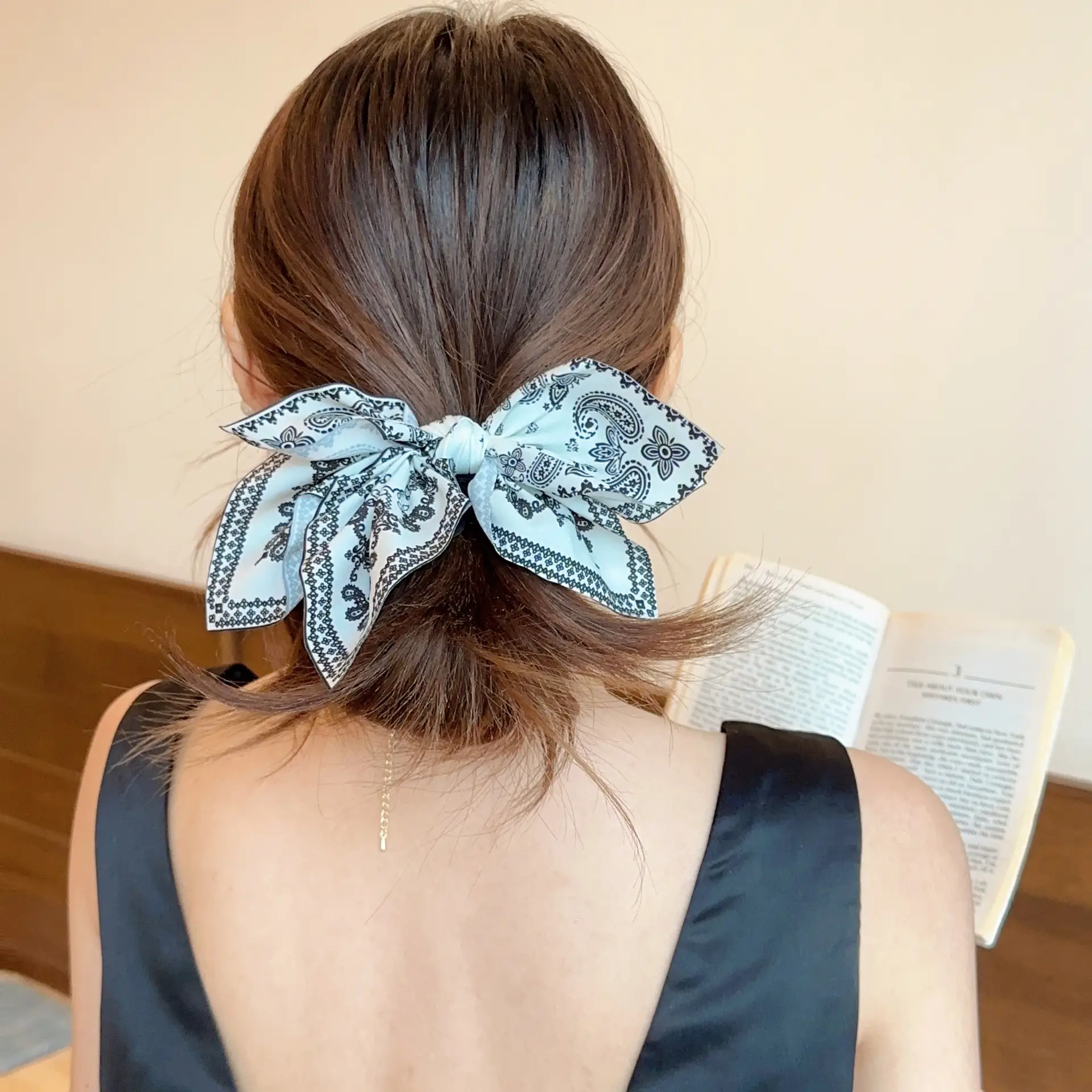 Vintage Paris Cashew Flower Bow Hairpin Clip — feature 3