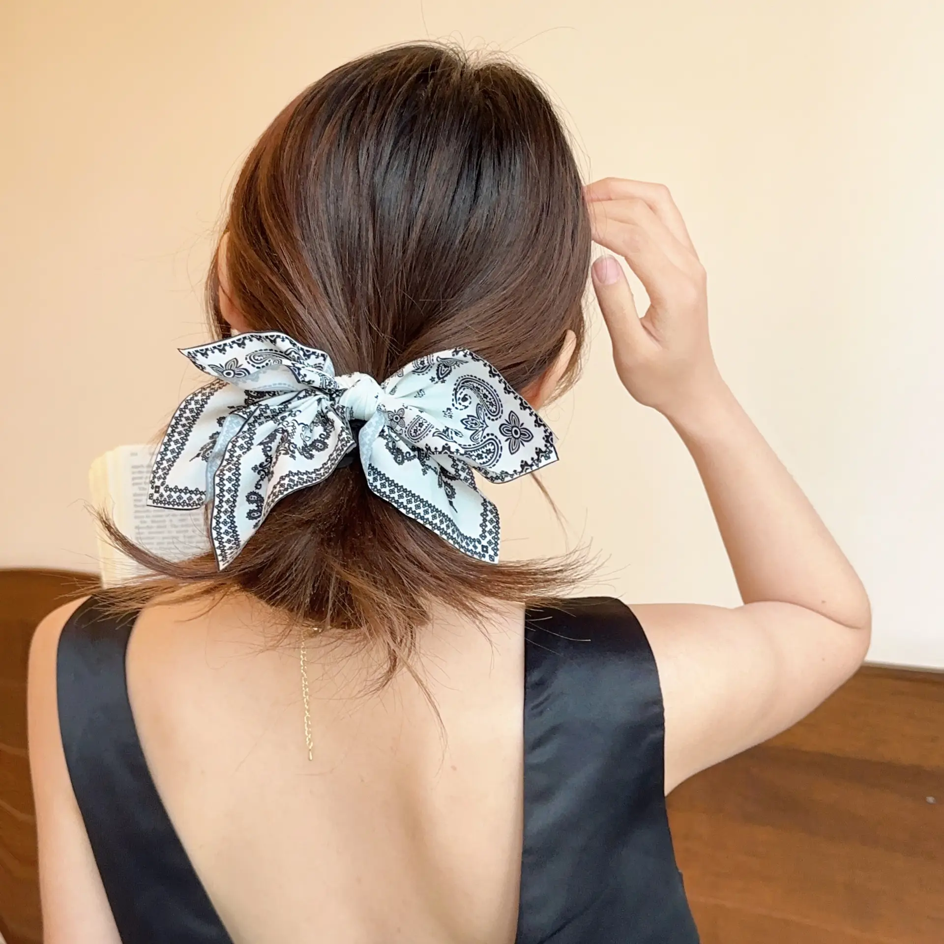 Vintage Paris Cashew Flower Bow Hairpin Clip — feature 8