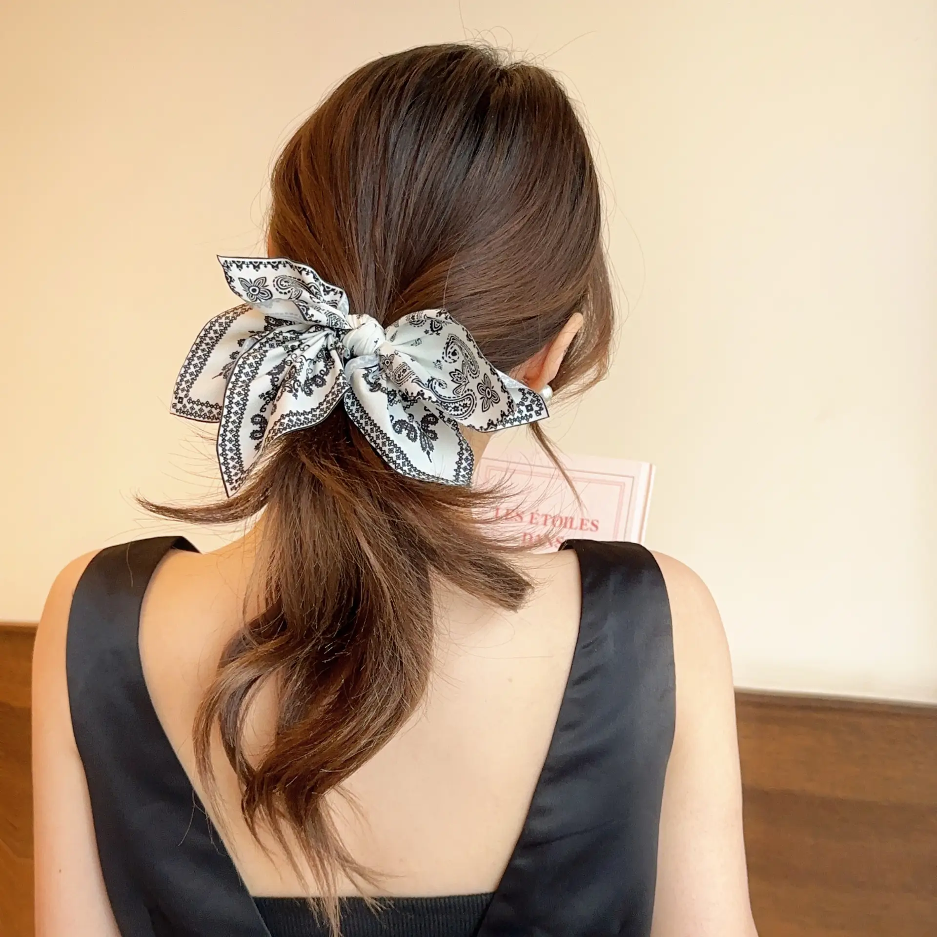 Vintage Paris Cashew Flower Bow Hairpin Clip — feature 9