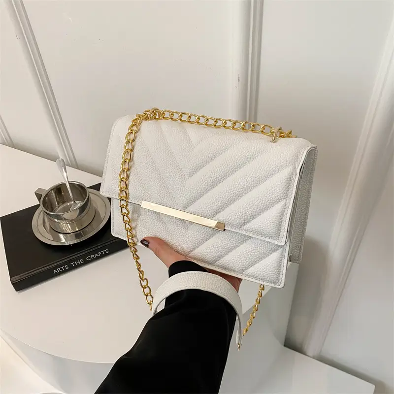 White Rhombus Chain Messenger Bag 2024 - Image 6
