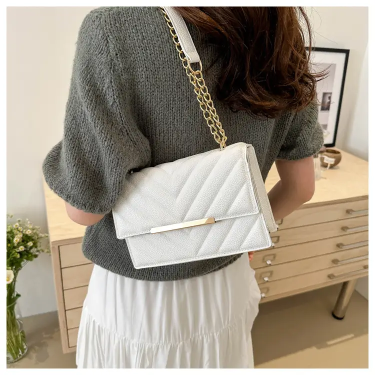 White Rhombus Chain Messenger Bag 2024 — feature 10